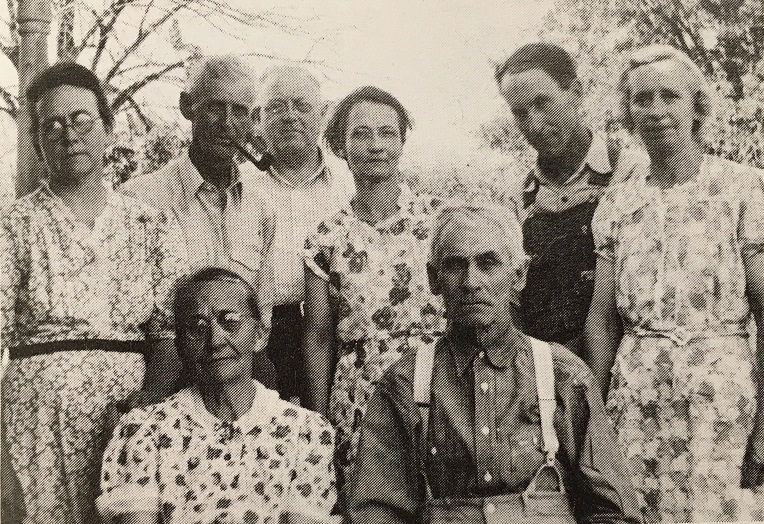 Photo of
                Charles and Addah with their grown children and their children's                spouses.